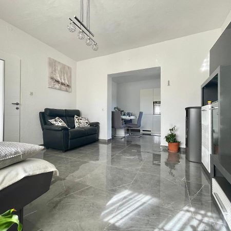 Apartment Oblak Врси Екстериор снимка
