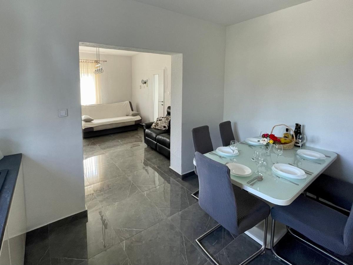 Apartment Oblak Врси Екстериор снимка