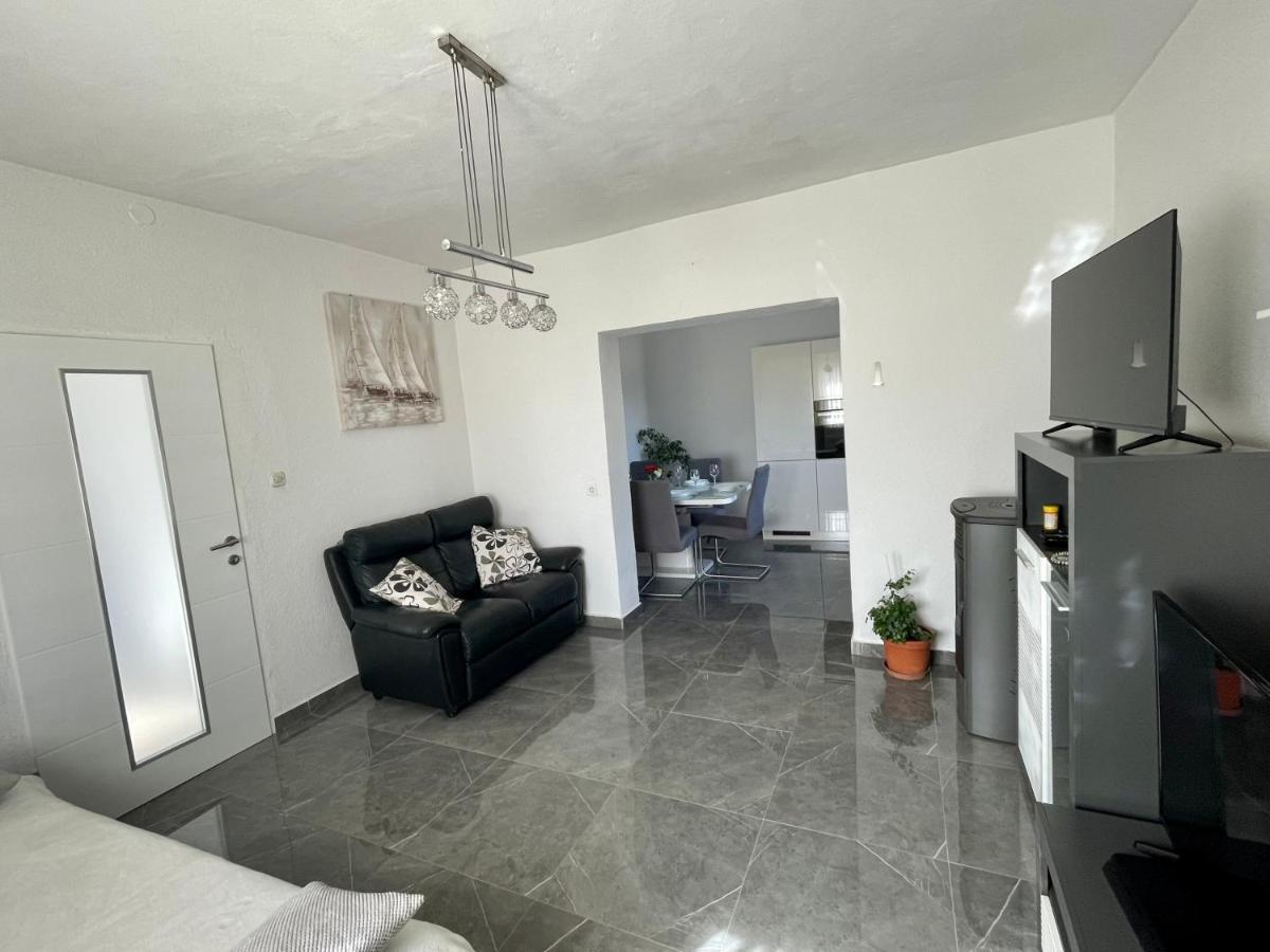 Apartment Oblak Врси Екстериор снимка